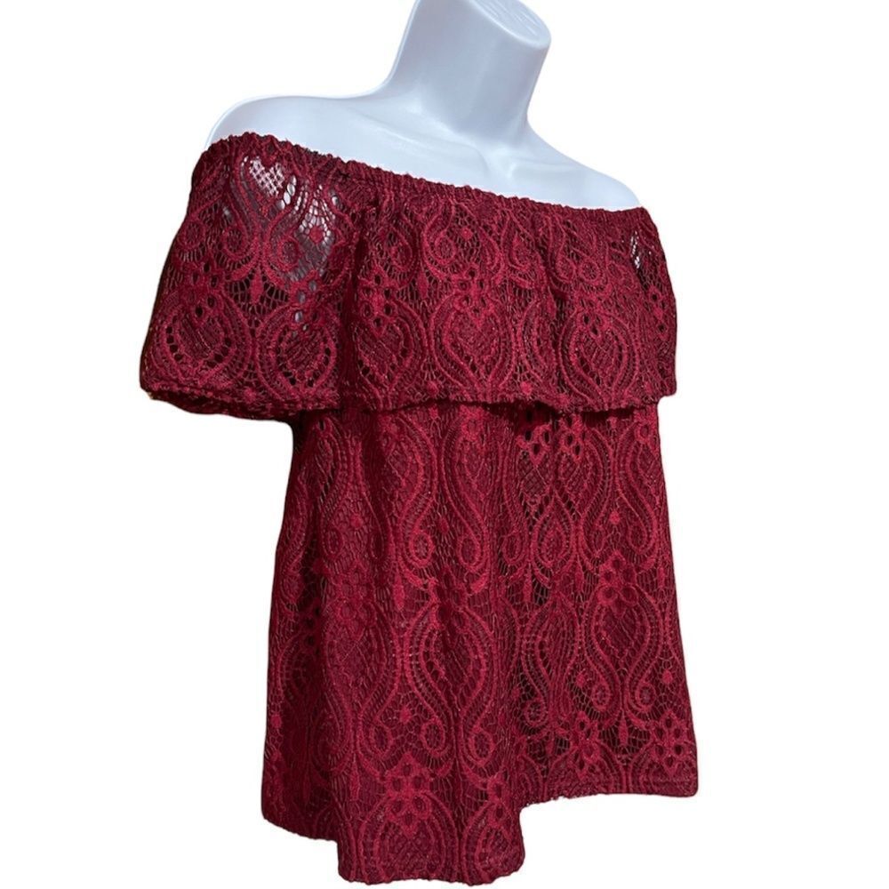 TMG New York Lace off-The-Shoulder Top